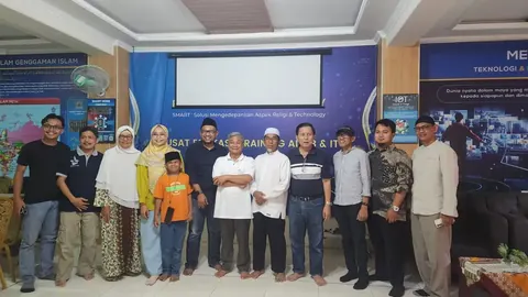 Kunjungan Silaturahmi Dua Profesor ke Kampung IT Solo: Inspirasi Kemandirian Energi Dari Ufuk Hijau Energi dan Elfan AI Academy