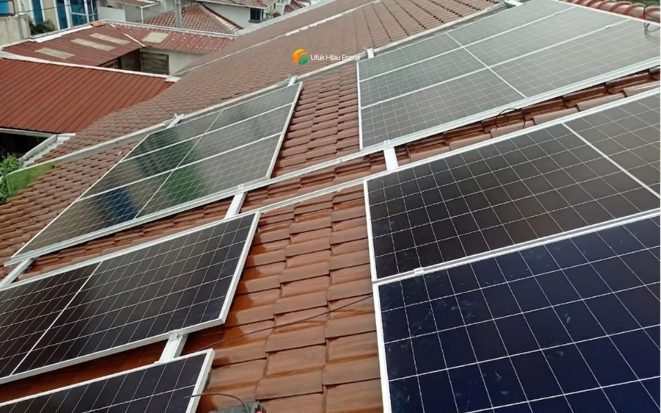 Panel surya PLTS residensial di Semarang