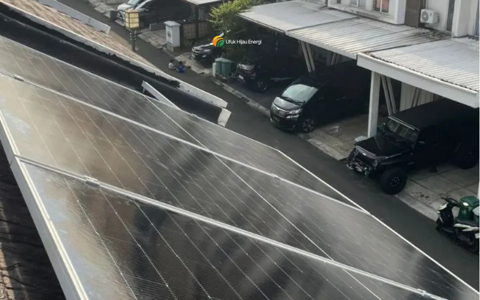 PLTS rumah tinggal di Serpong (3,72 kWp) oleh Ufuk Hijau Energi